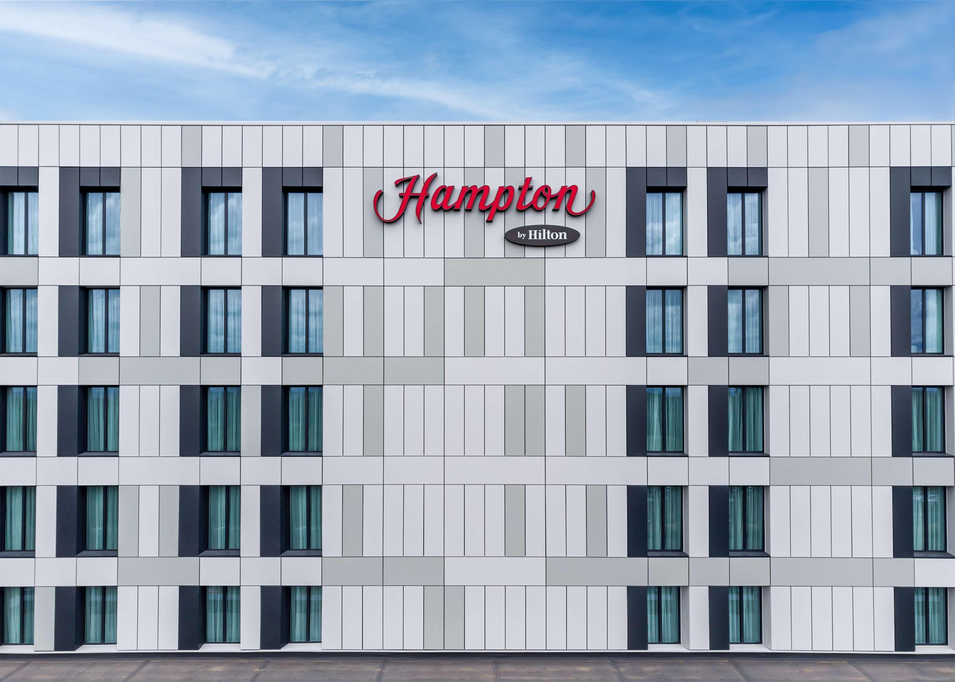 Hampton By Hilton High Wycombe Hotel Bagian luar foto