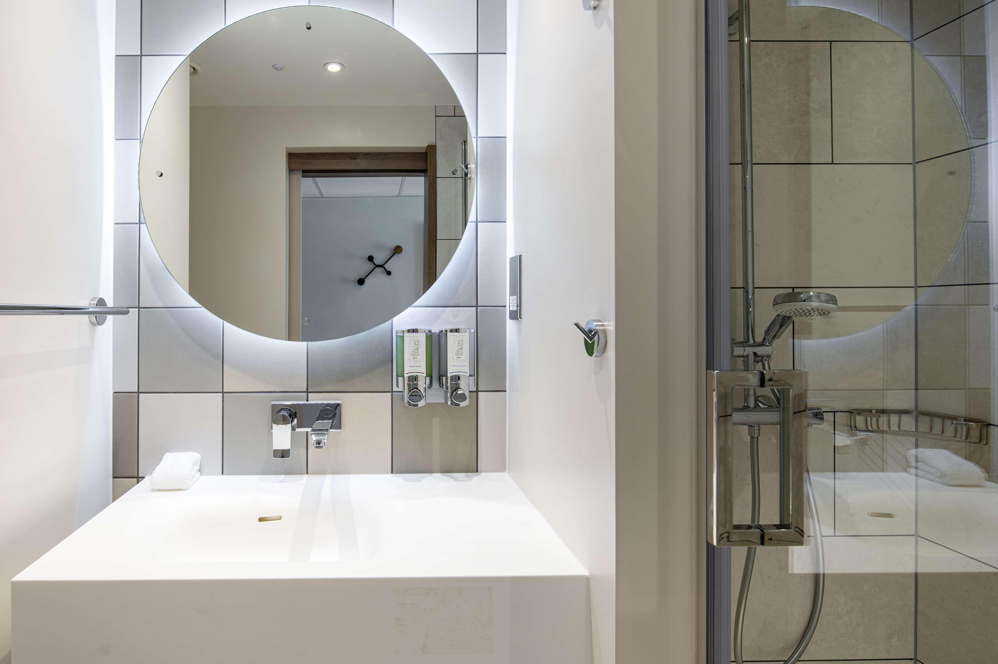 Hampton By Hilton High Wycombe Hotel Bagian luar foto