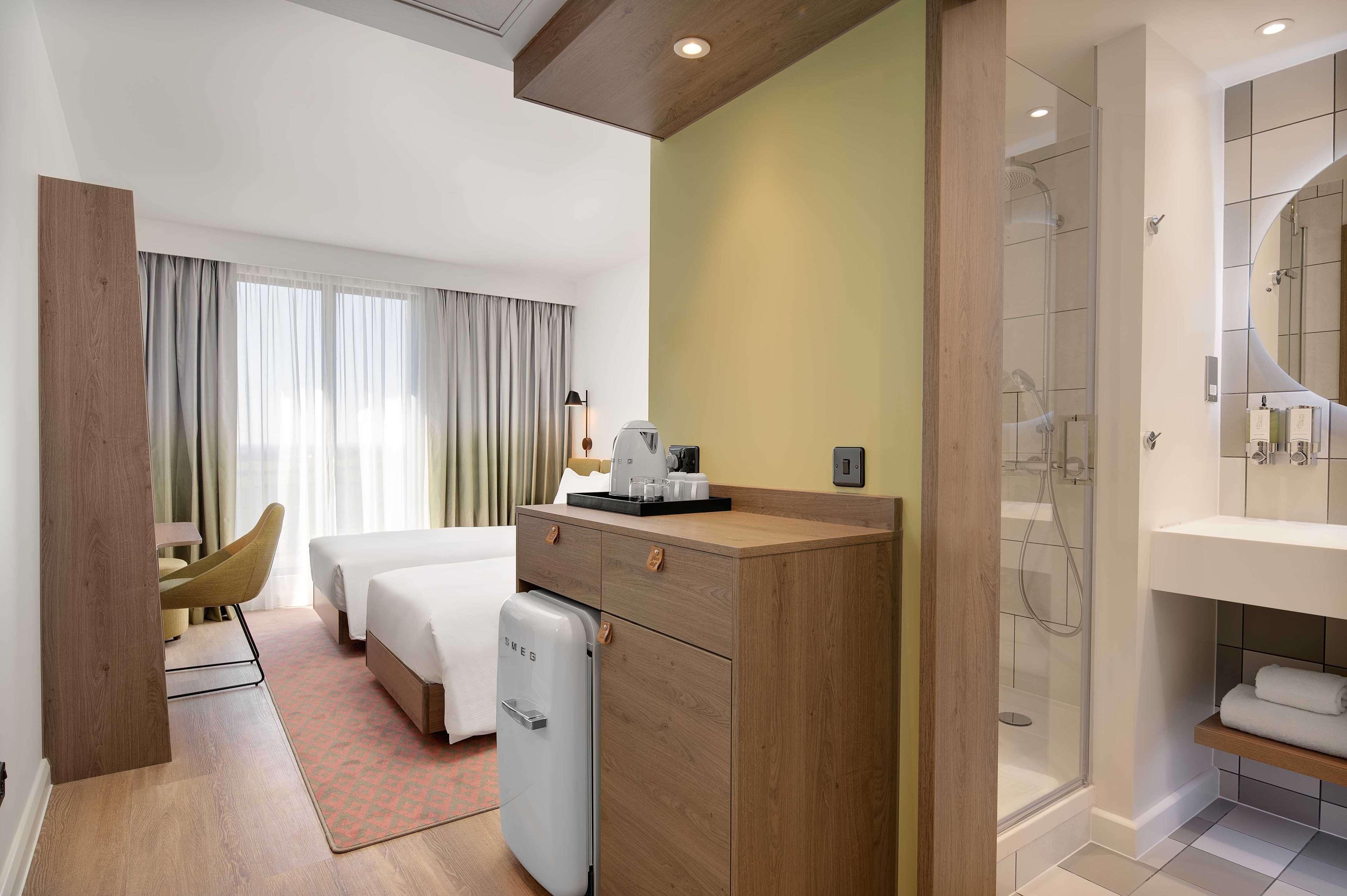 Hampton By Hilton High Wycombe Hotel Bagian luar foto