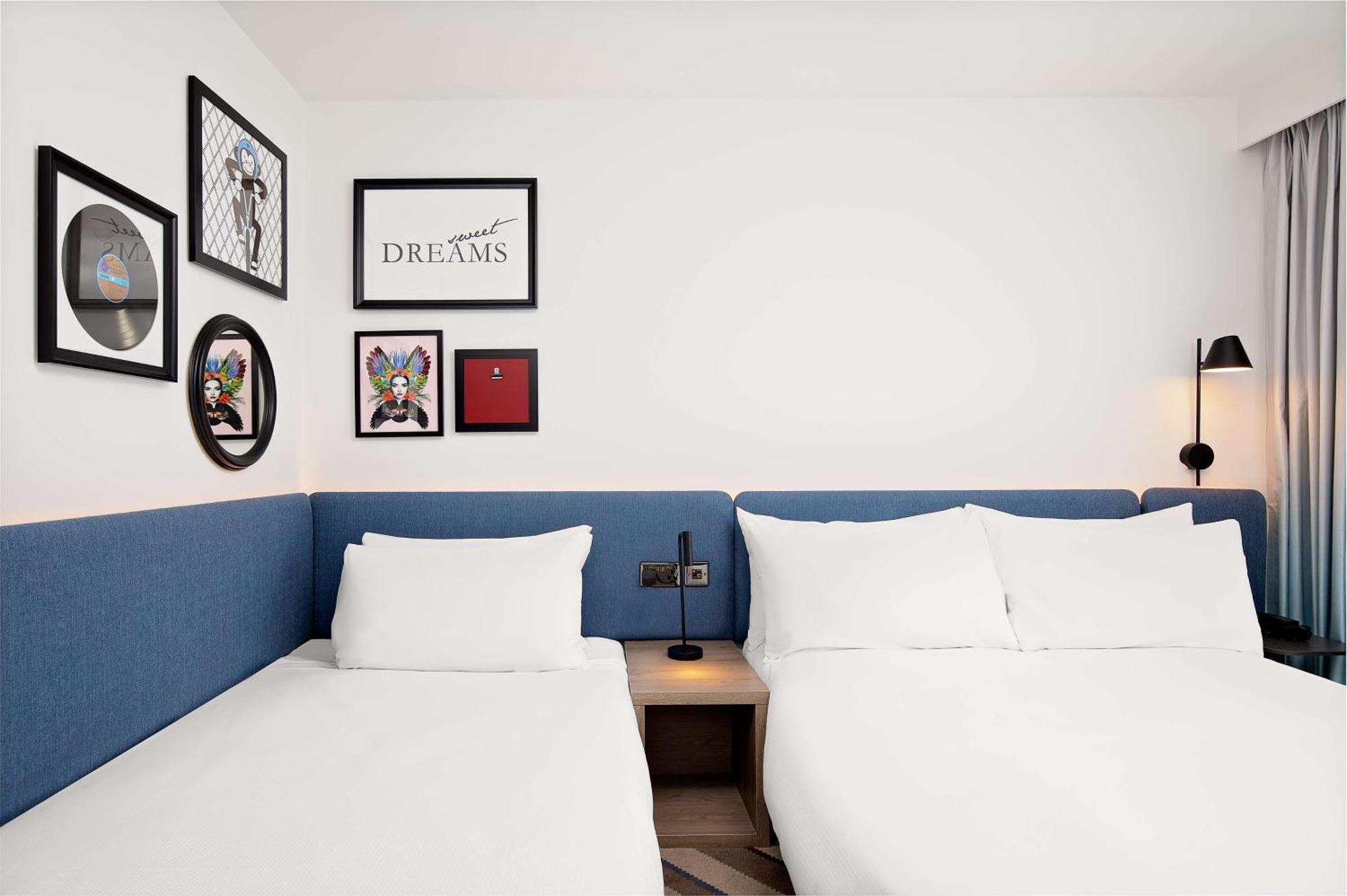 Hampton By Hilton High Wycombe Hotel Bagian luar foto