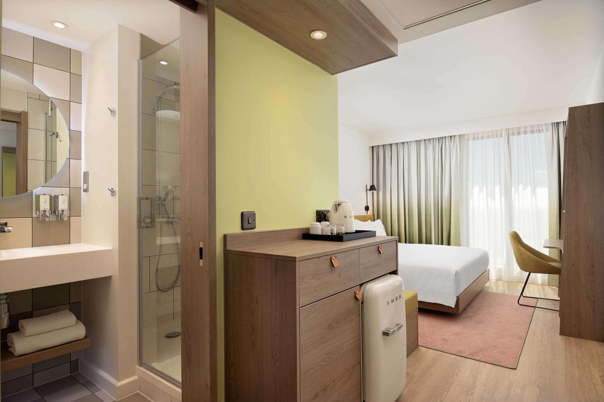 Hampton By Hilton High Wycombe Hotel Bagian luar foto
