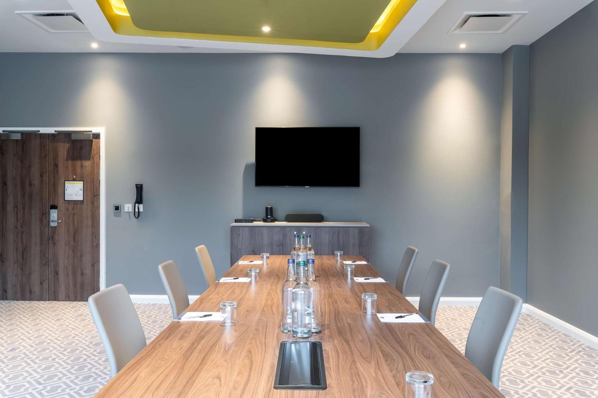 Hampton By Hilton High Wycombe Hotel Bagian luar foto