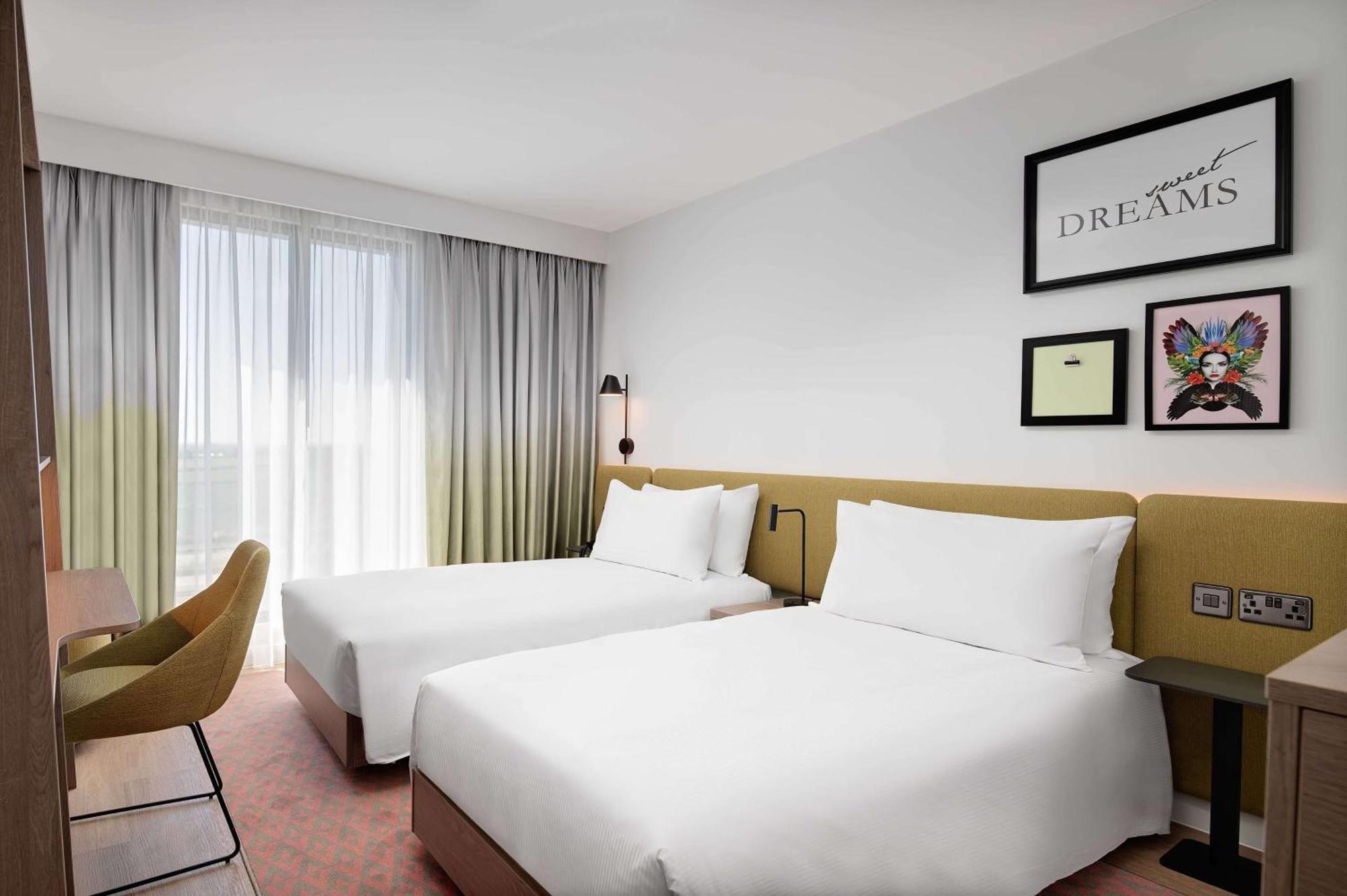Hampton By Hilton High Wycombe Hotel Bagian luar foto