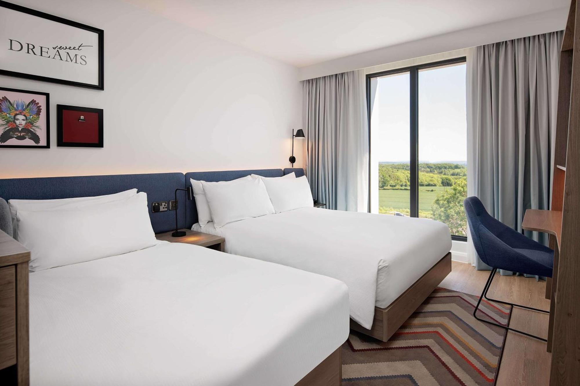 Hampton By Hilton High Wycombe Hotel Bagian luar foto