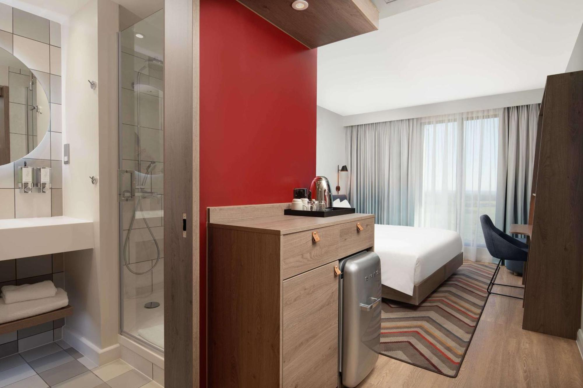 Hampton By Hilton High Wycombe Hotel Bagian luar foto