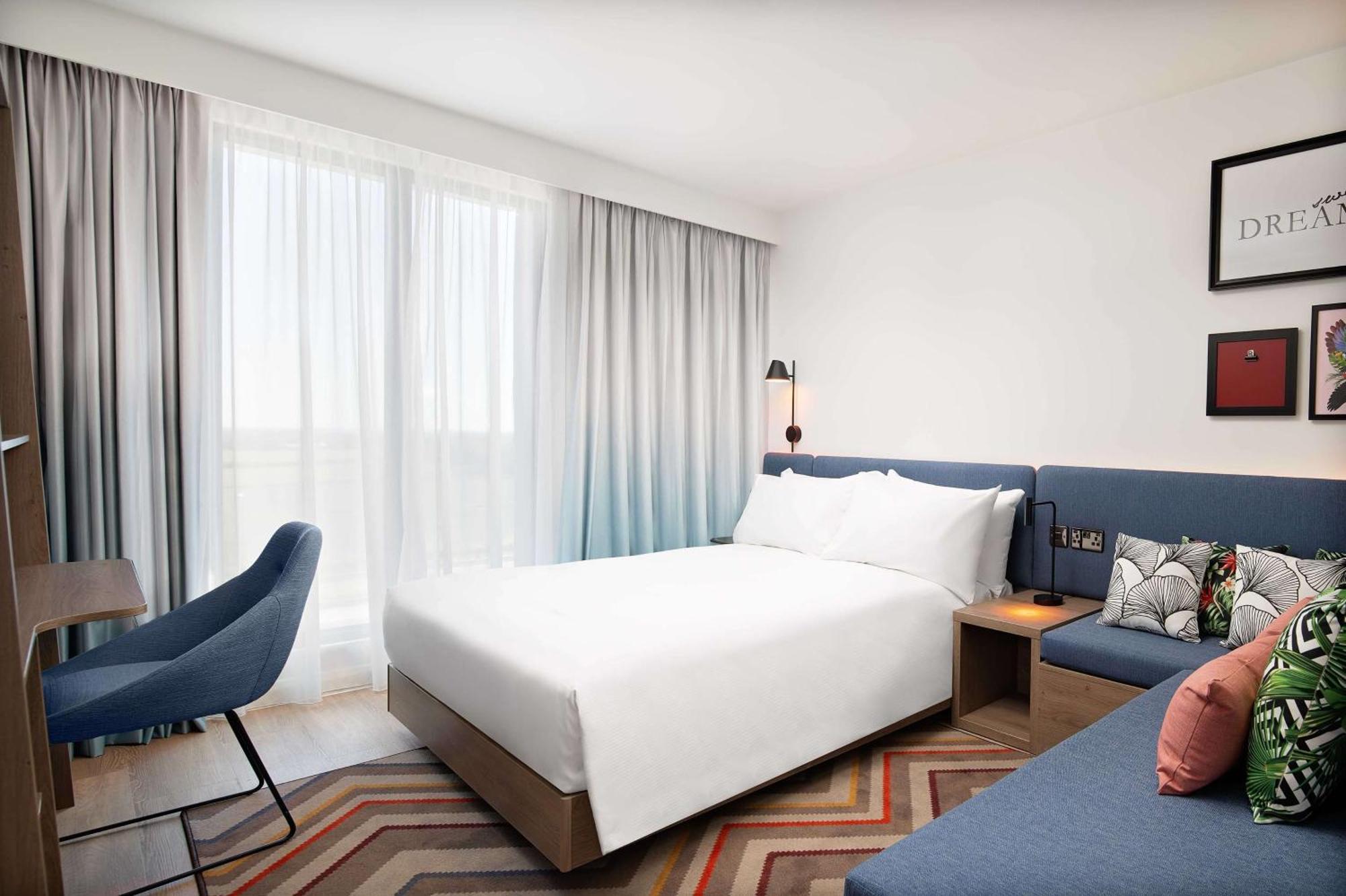 Hampton By Hilton High Wycombe Hotel Bagian luar foto