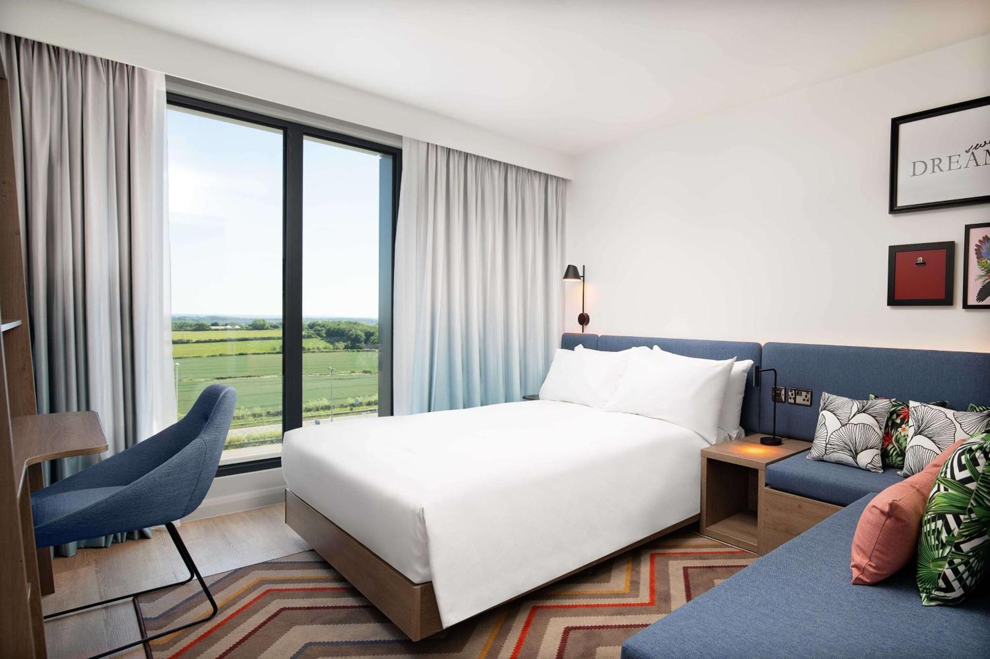 Hampton By Hilton High Wycombe Hotel Bagian luar foto