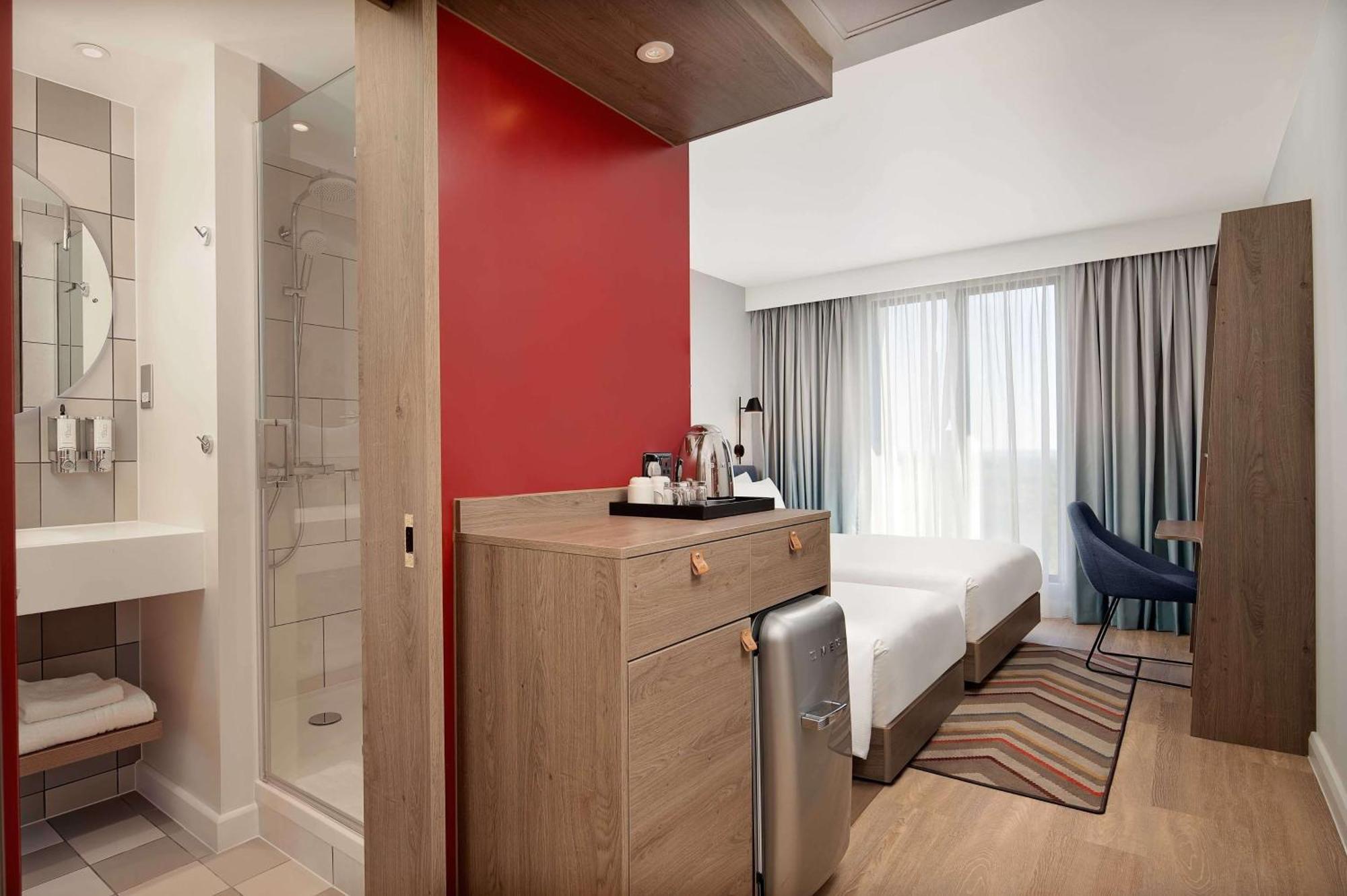 Hampton By Hilton High Wycombe Hotel Bagian luar foto