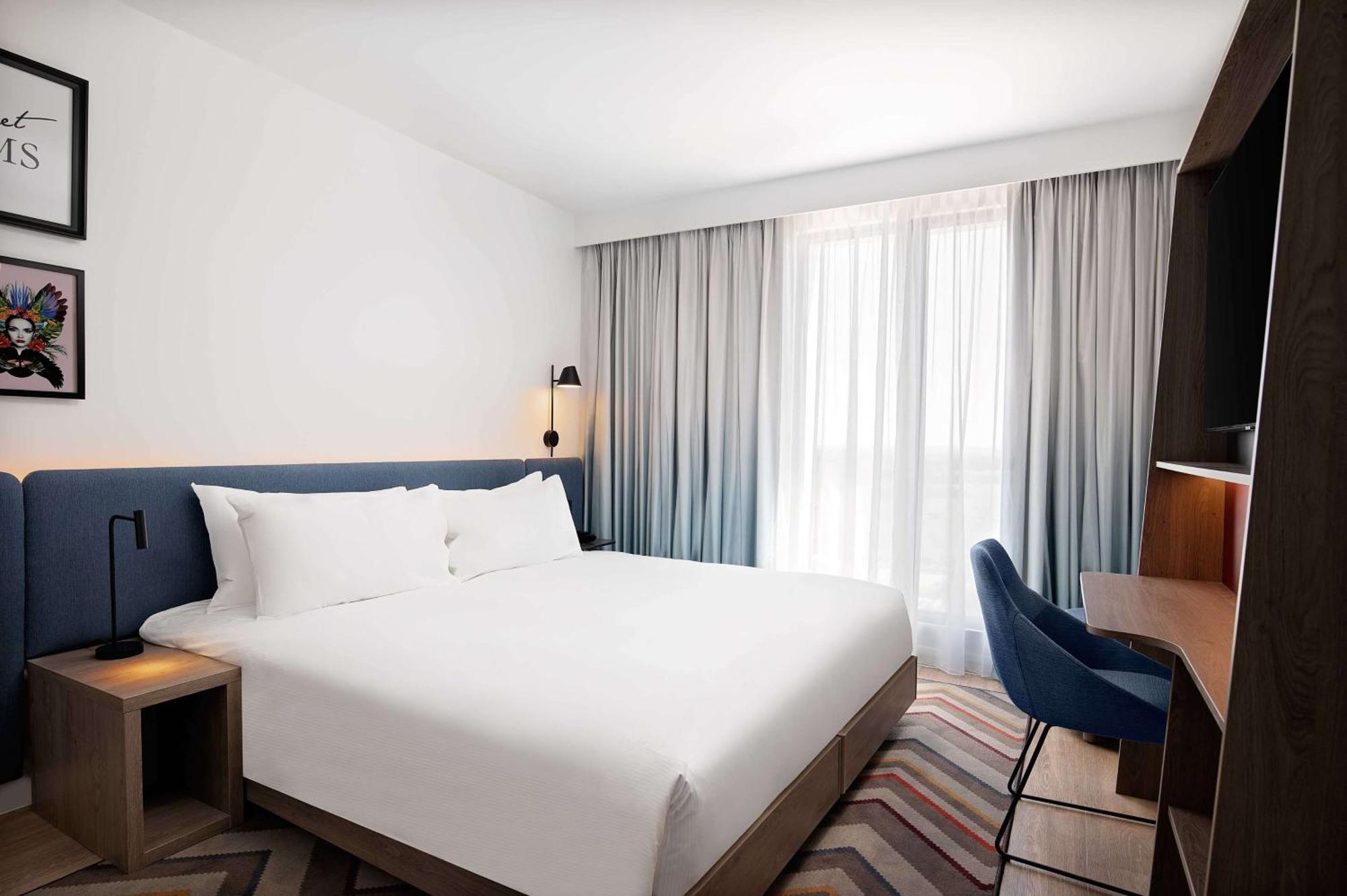 Hampton By Hilton High Wycombe Hotel Bagian luar foto