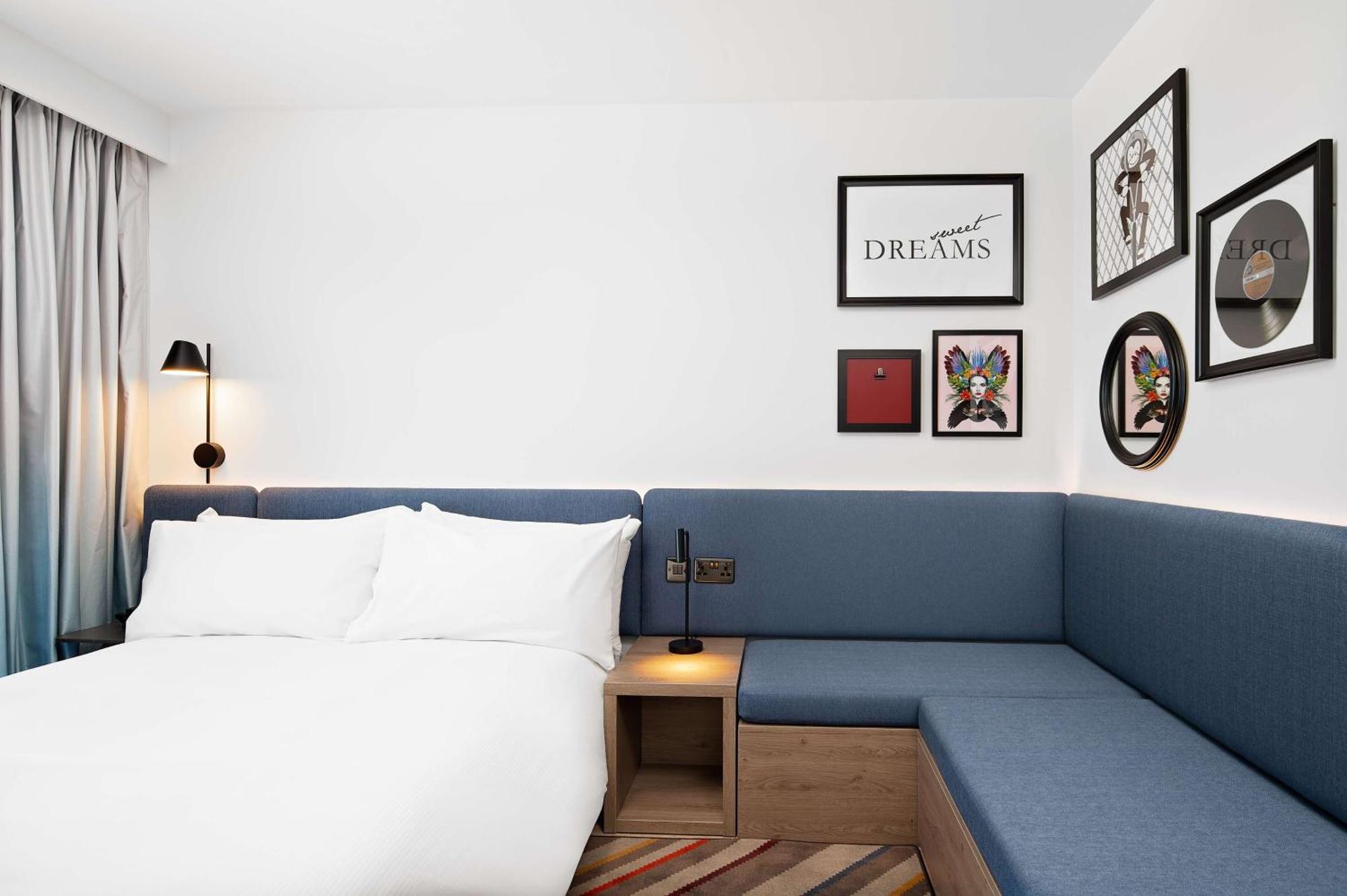 Hampton By Hilton High Wycombe Hotel Bagian luar foto
