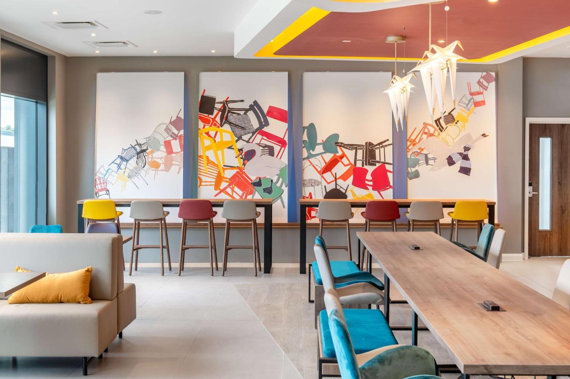 Hampton By Hilton High Wycombe Hotel Bagian luar foto